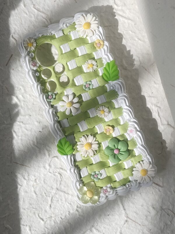 Green Daisy Woven-Lattice Handmade Phone Case with Whipped-Cream Texture